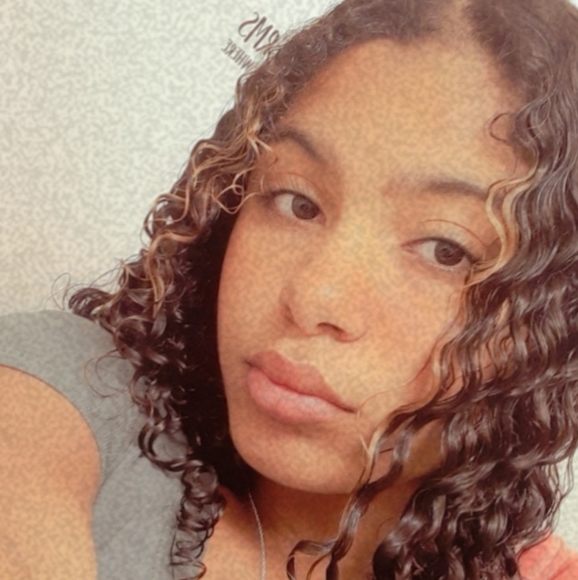 Meet your Posher, Emonnie - Picture 1 of 1